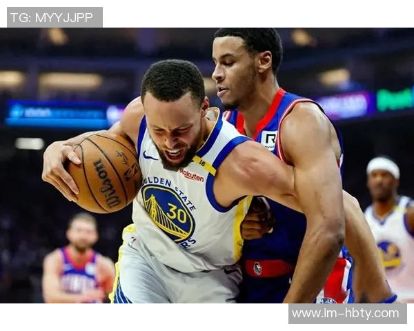 库里冷静应对开局低迷巴特勒带领球队奋力追分展现斗志