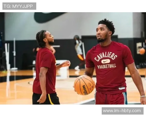 小米切尔全力支持亚库乔尼斯称赞德鲁史密斯打球风格沉稳可靠