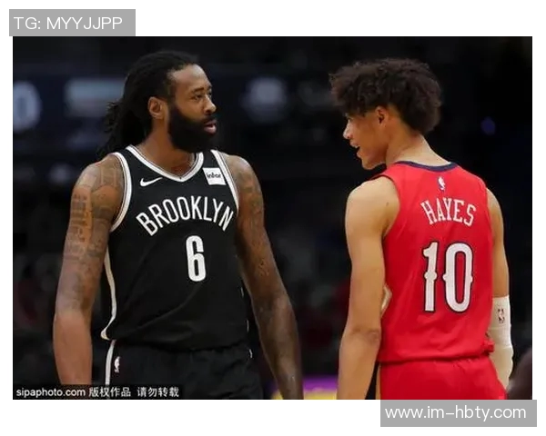 火箭客战鹈鹕登机照曝光KD羽绒服气质出众电风扇随队征战